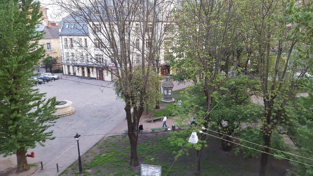 Cozy Compact Flat In The City Center Lviv Exterior foto